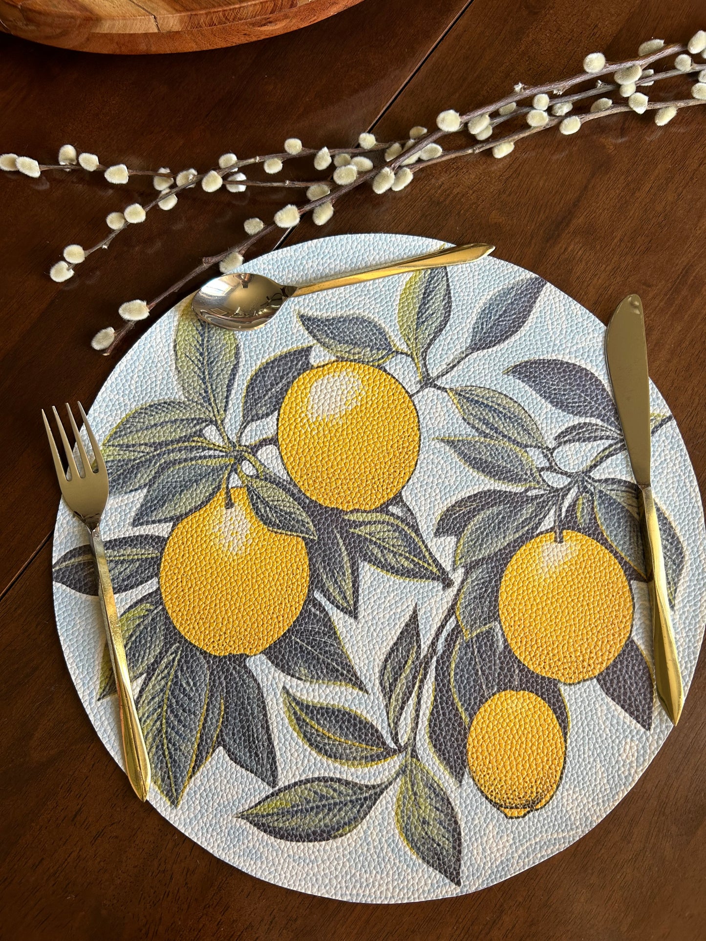 Limones fondo azul