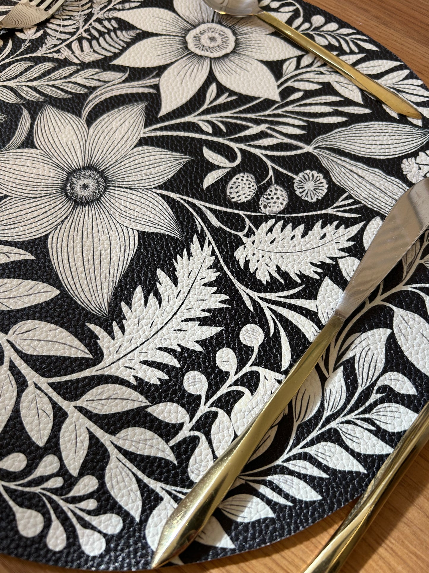 Floral blanco y negro