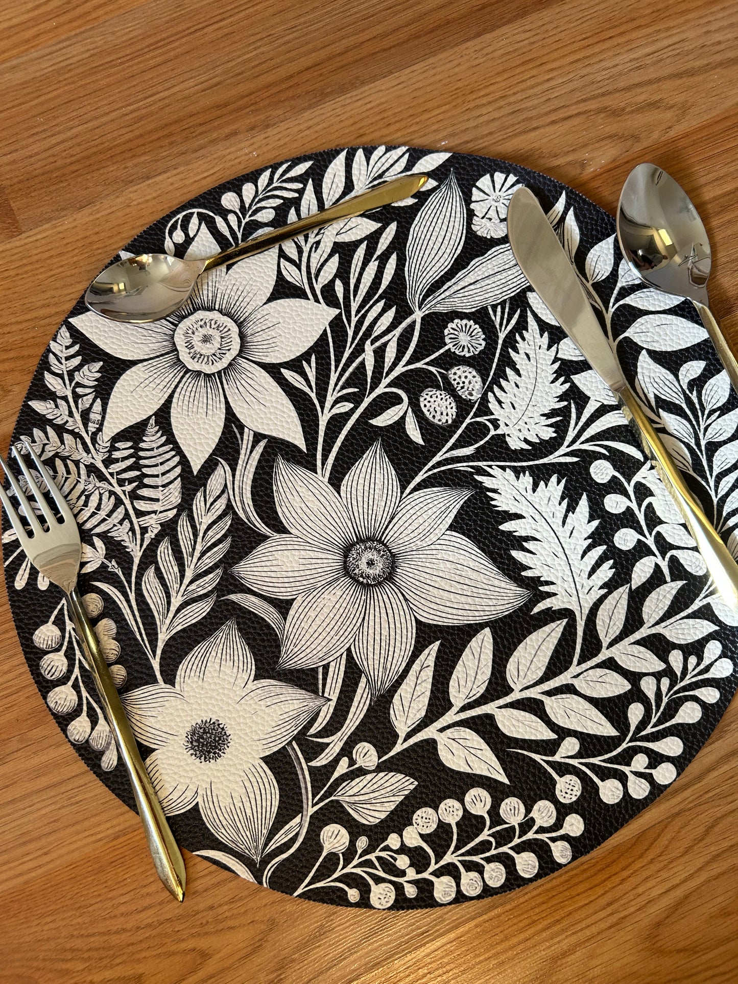 Floral blanco y negro